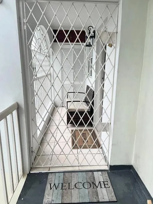 Blue Laventura Condo Near Hwt 金斯敦 公寓