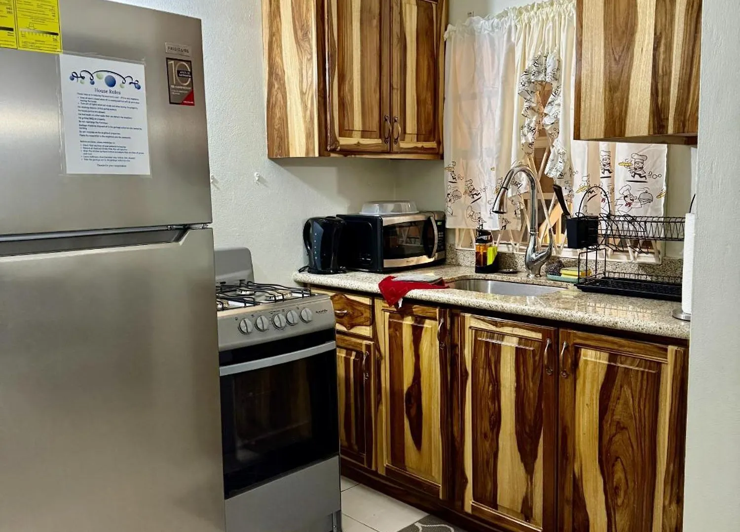 Blue Laventura Condo Near Hwt 金斯敦