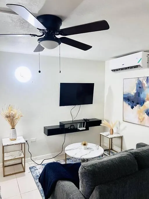 Apartment Blue Laventura Condo Near Hwt Kingston