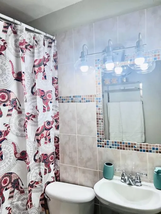 Apartment Blue Laventura Condo Near Hwt Kingston