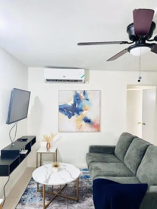 Kontakte von Blue Laventura Condo Near Hwt